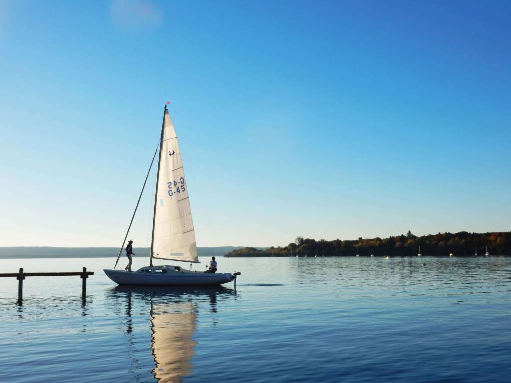 Lake_sailboat
