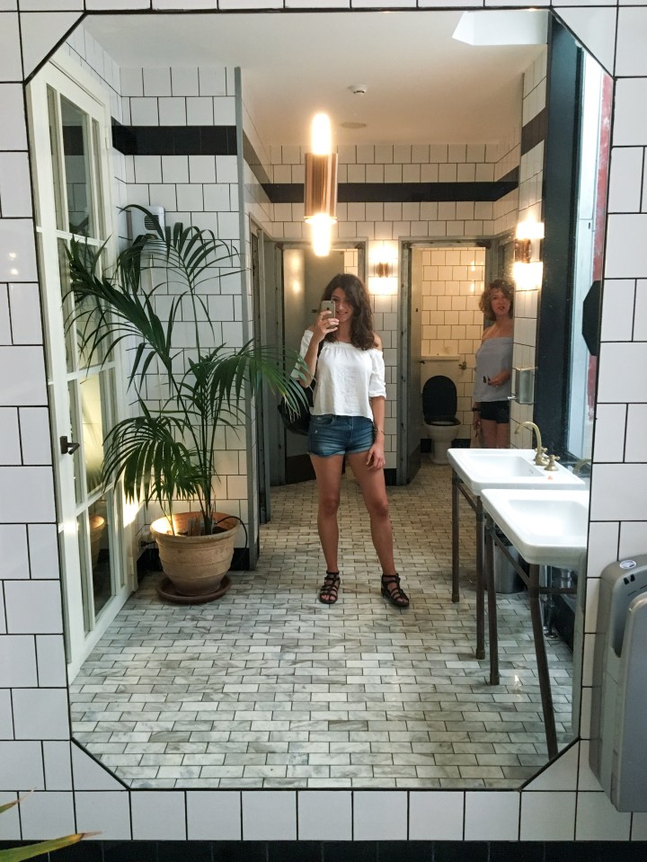 flax-and-kale-mirror-selfie