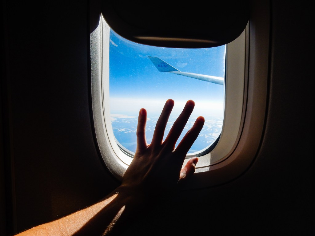 plane_hand